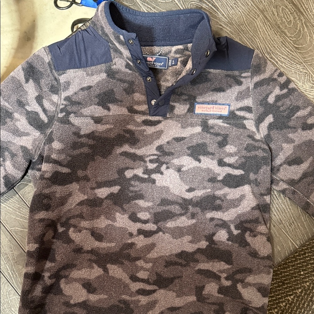 Vineyard Vines kids L (16) blue black grey Camo fleece pullover